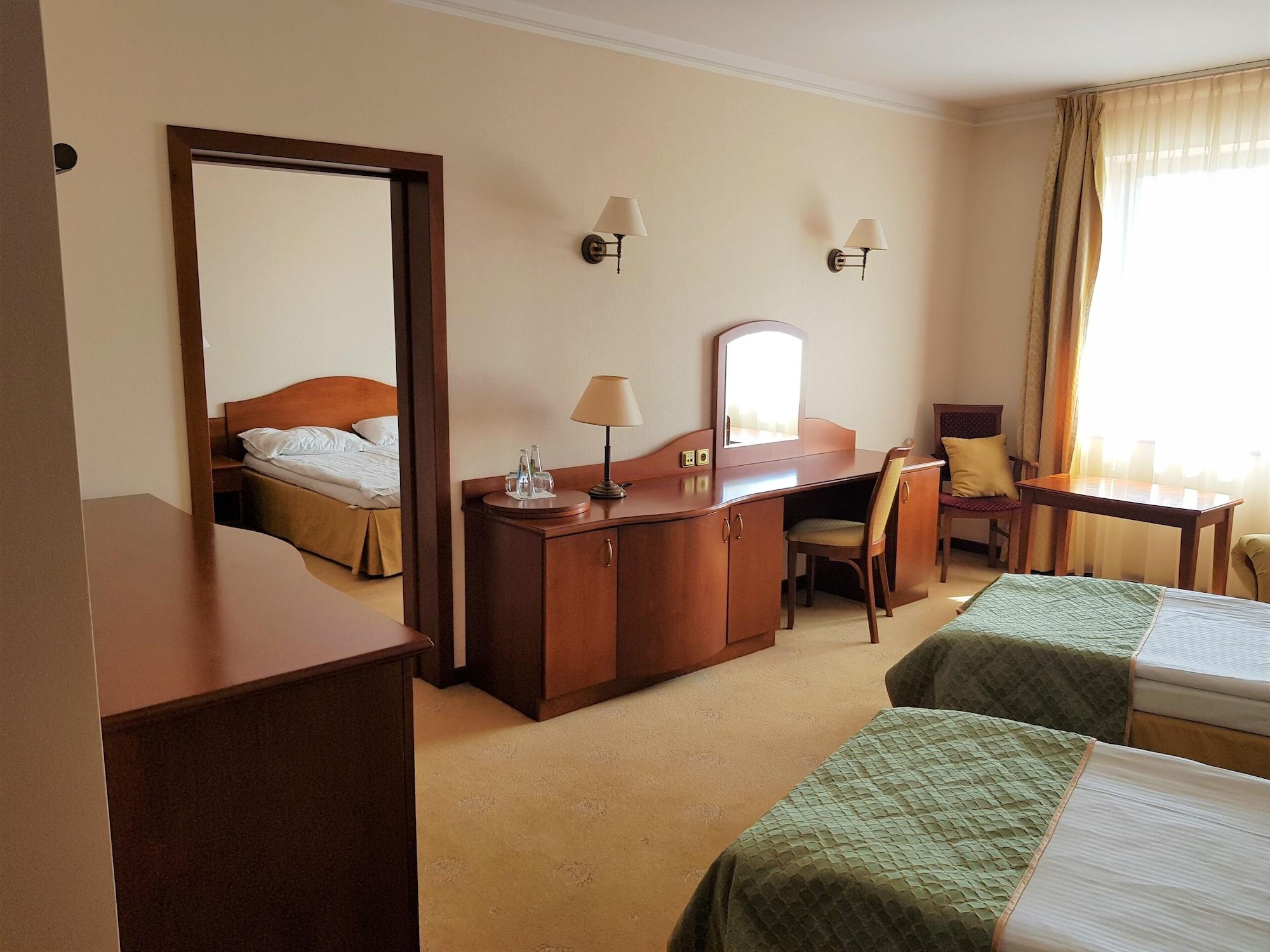 קרקוב Hotel Sympozjum & Spa מראה חיצוני תמונה