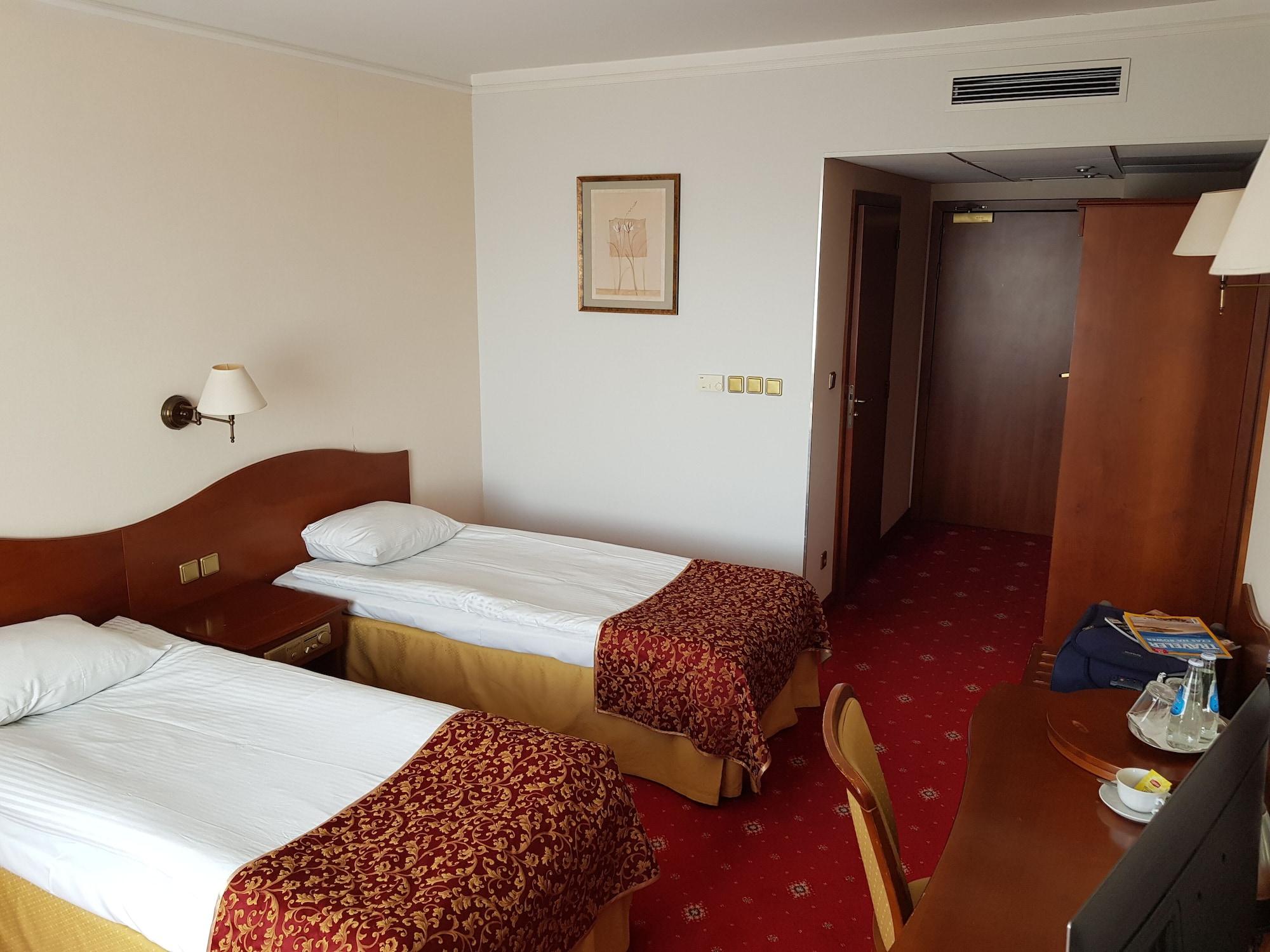 קרקוב Hotel Sympozjum & Spa מראה חיצוני תמונה